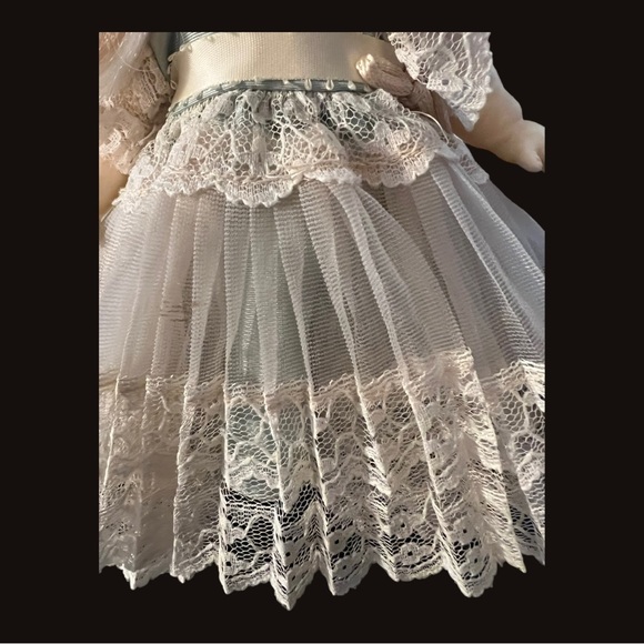 Doll By Louis Nichole  Heirloom Collection Louis XVII - Picture 5 of 14